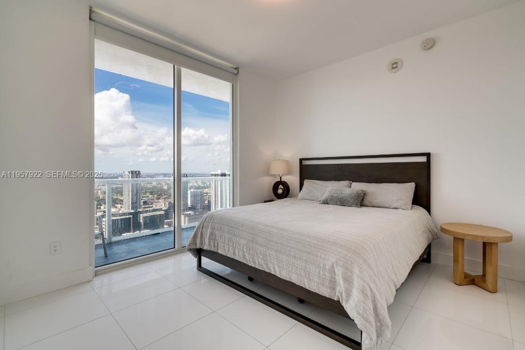 VIZCAYNE SOUTH CONDO - Residential