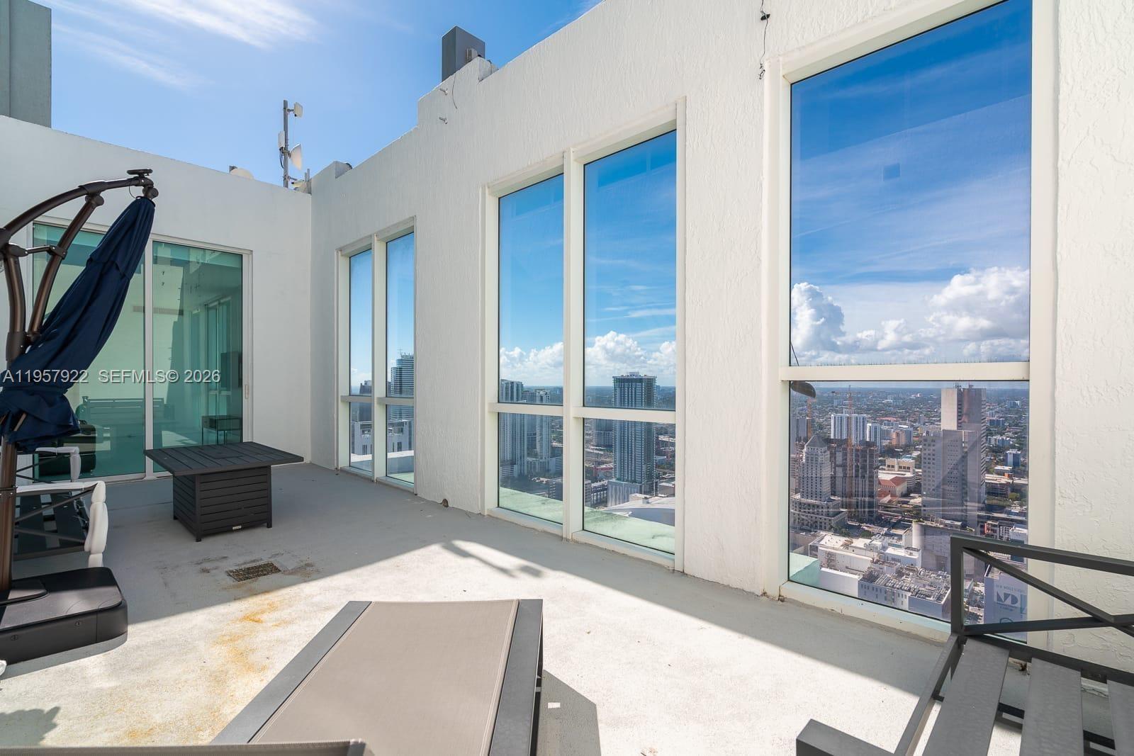 VIZCAYNE SOUTH CONDO - Residential