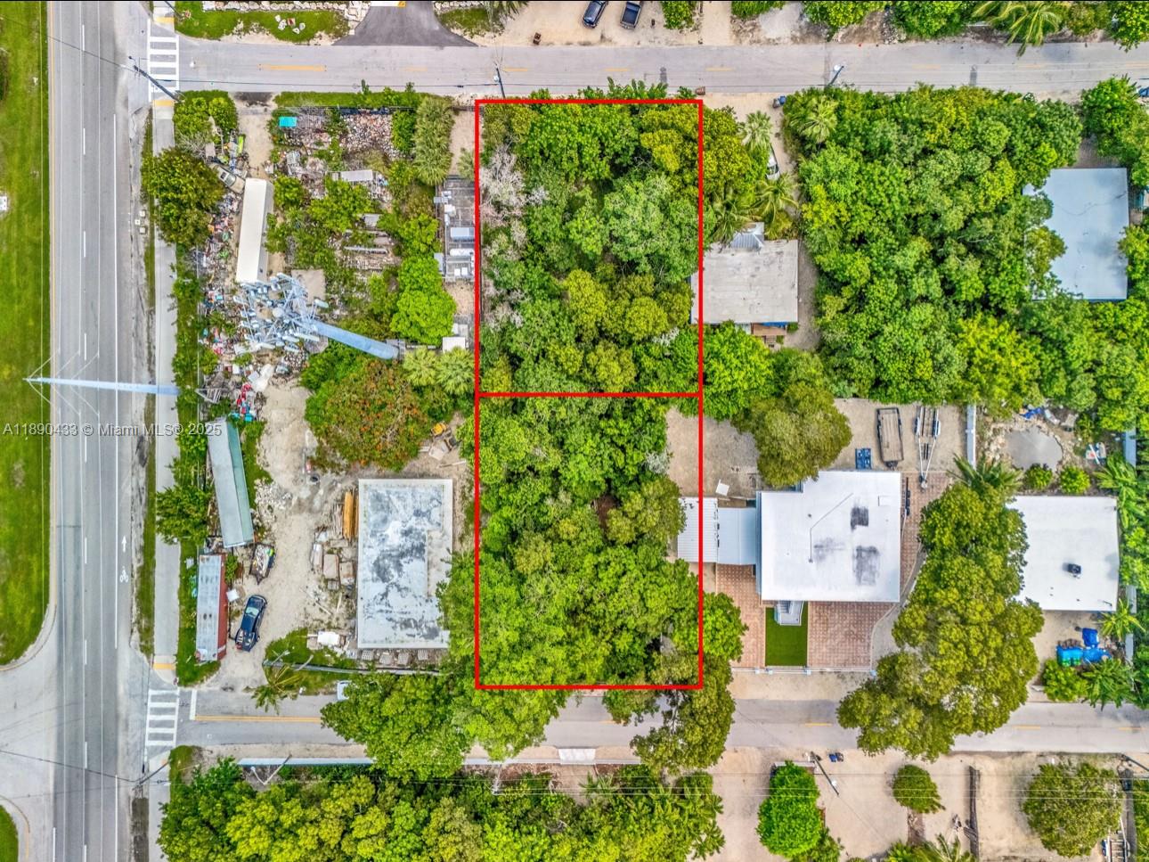 This is your chance to own buildable land in south key largo ocean side 
This lot is being offered with an adjacent directly behind it ''back to back'' lot 
The address to the other lot is 1032 Snapper ln
Both are being sold for $495,000 as a package and possible owner financing is available