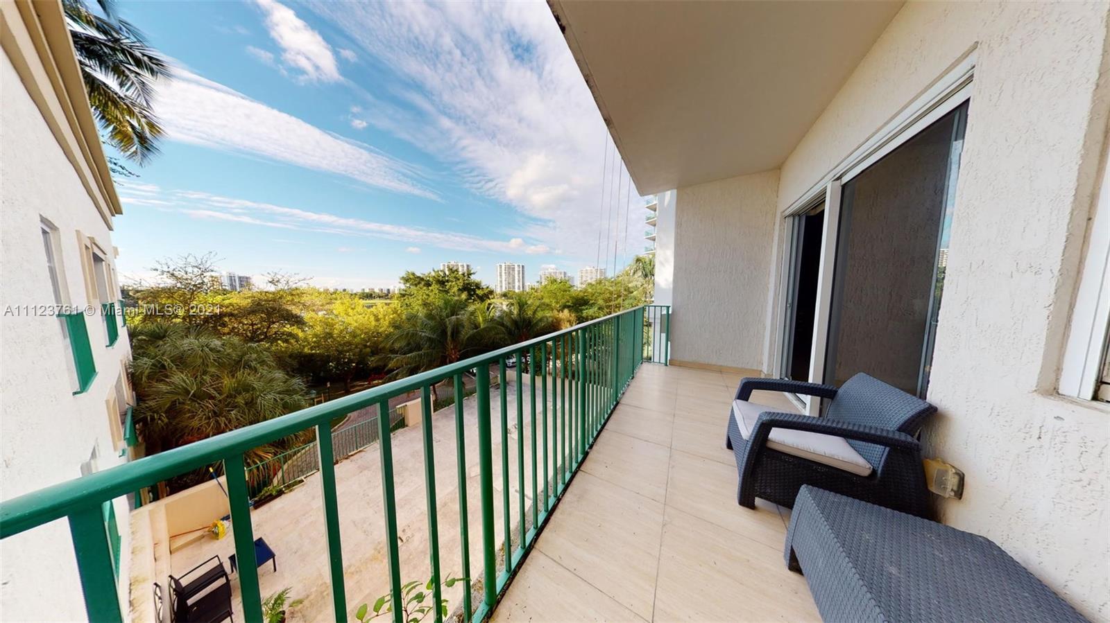 TURNBERRY VLG NO TOWER CO - Residential