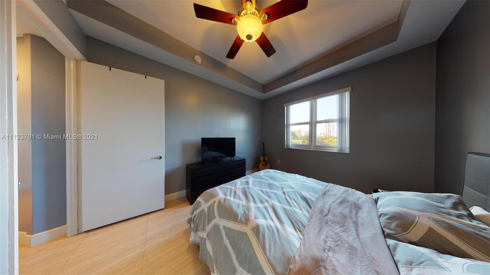 TURNBERRY VLG NO TOWER CO - Residential