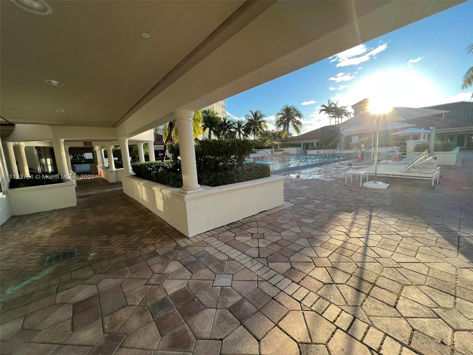TURNBERRY VLG NO TOWER CO - Residential