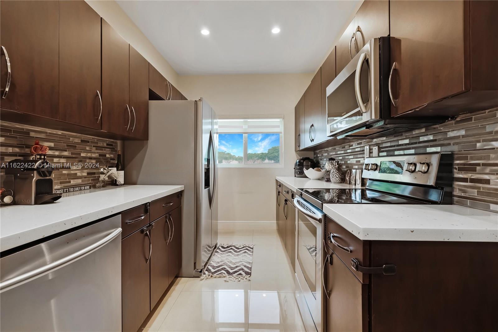 LAKES OF AVALON SEC 3 - Residential