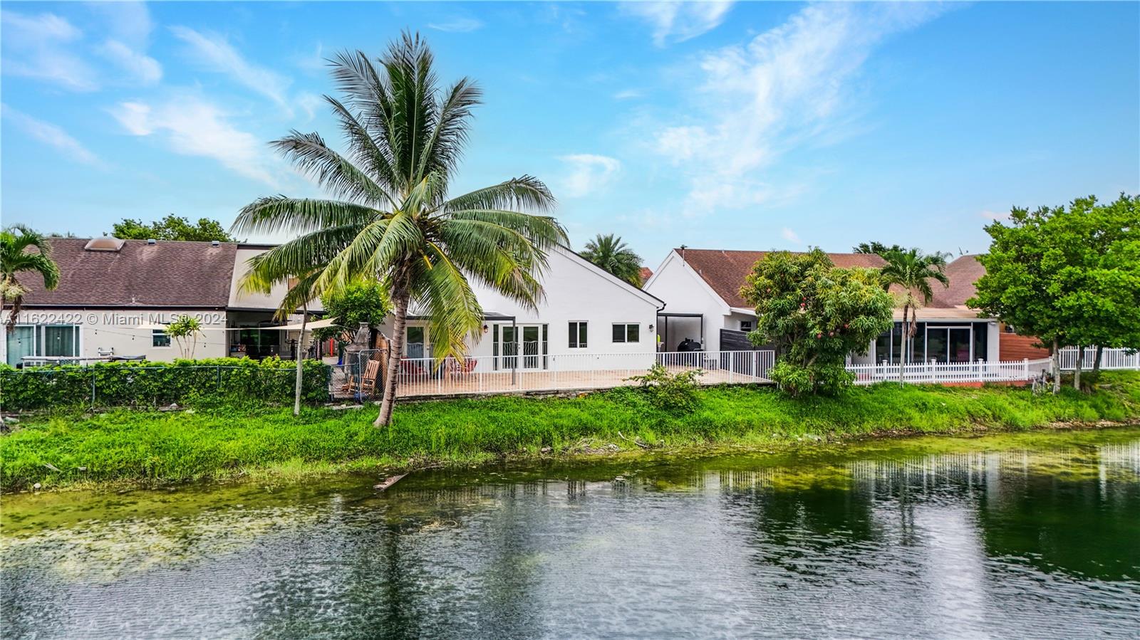 LAKES OF AVALON SEC 3 - Residential