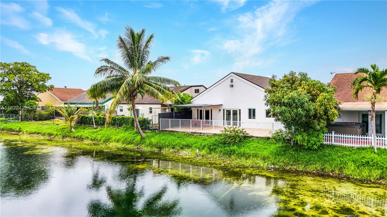 LAKES OF AVALON SEC 3 - Residential