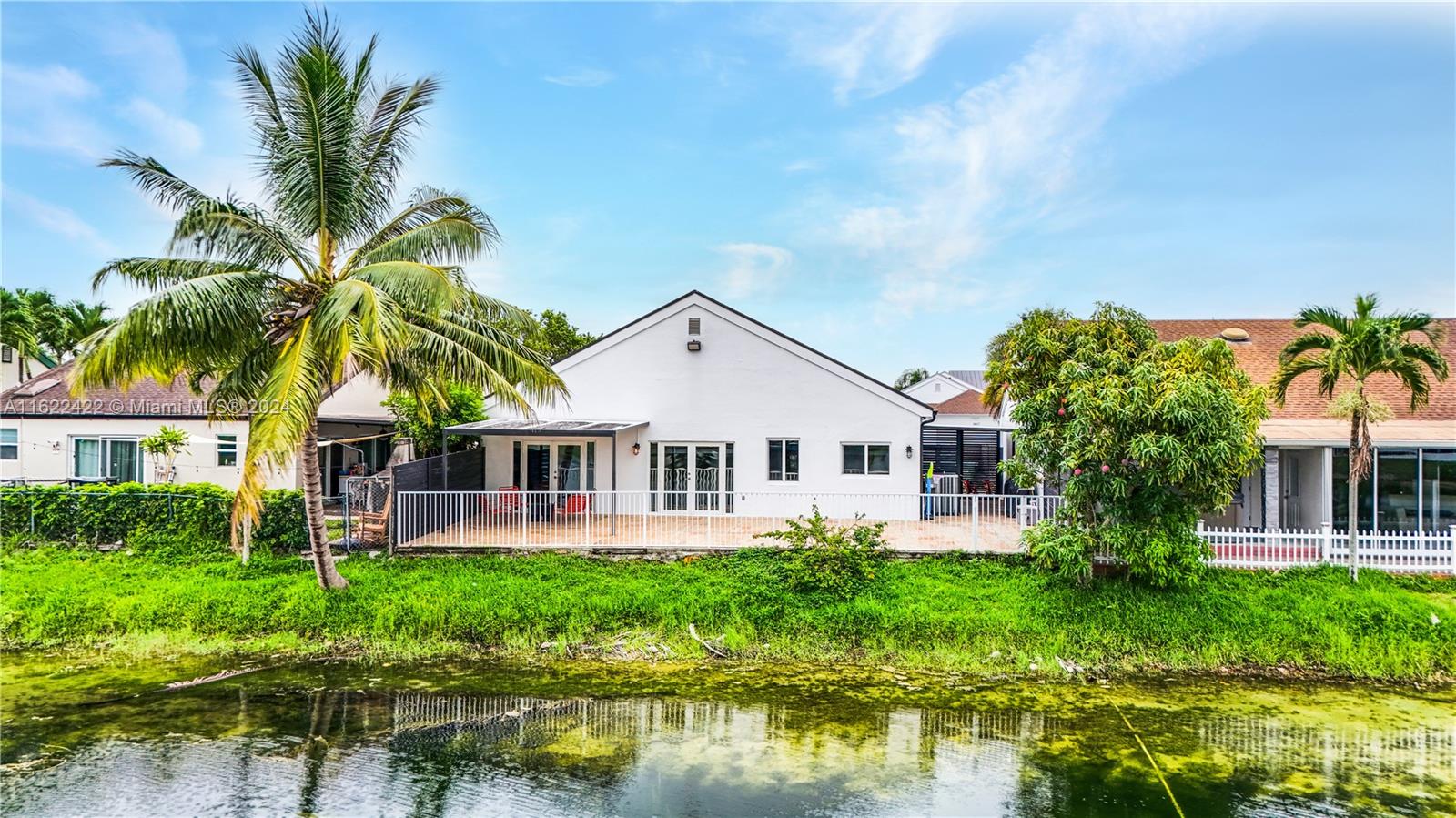 LAKES OF AVALON SEC 3 - Residential