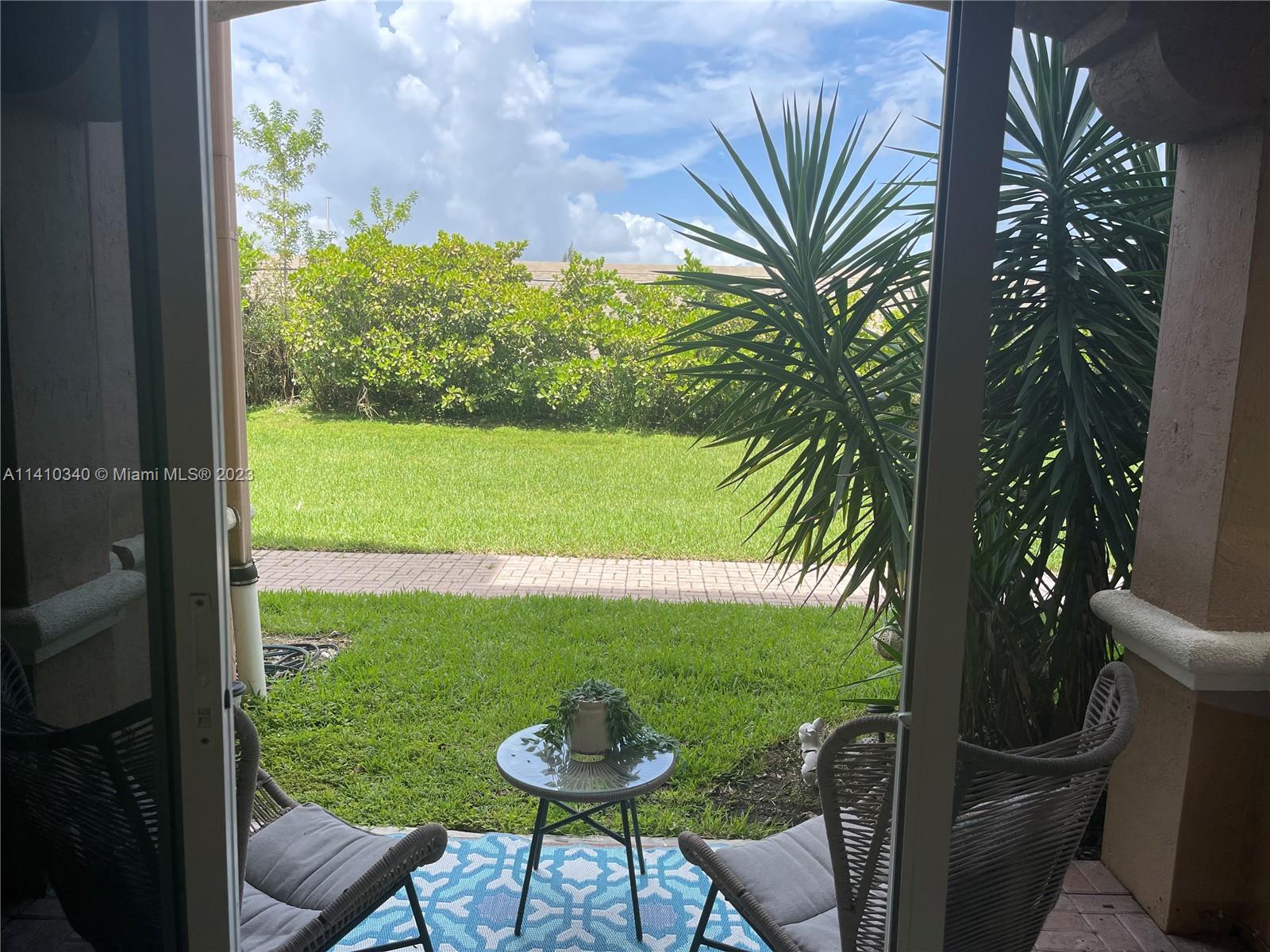 THE COURTS AT DORAL ISLES - Residential Lease
