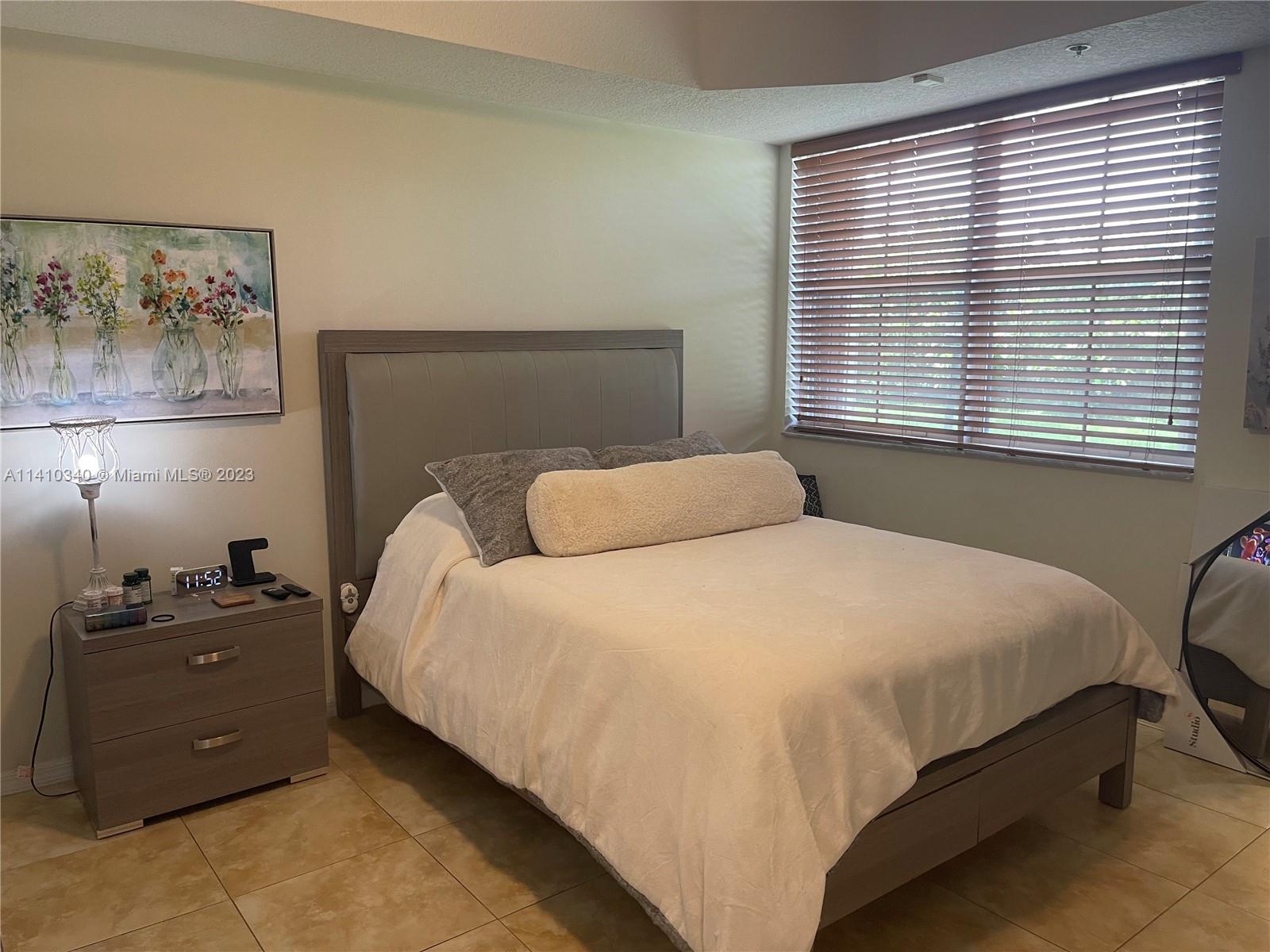 THE COURTS AT DORAL ISLES - Residential Lease