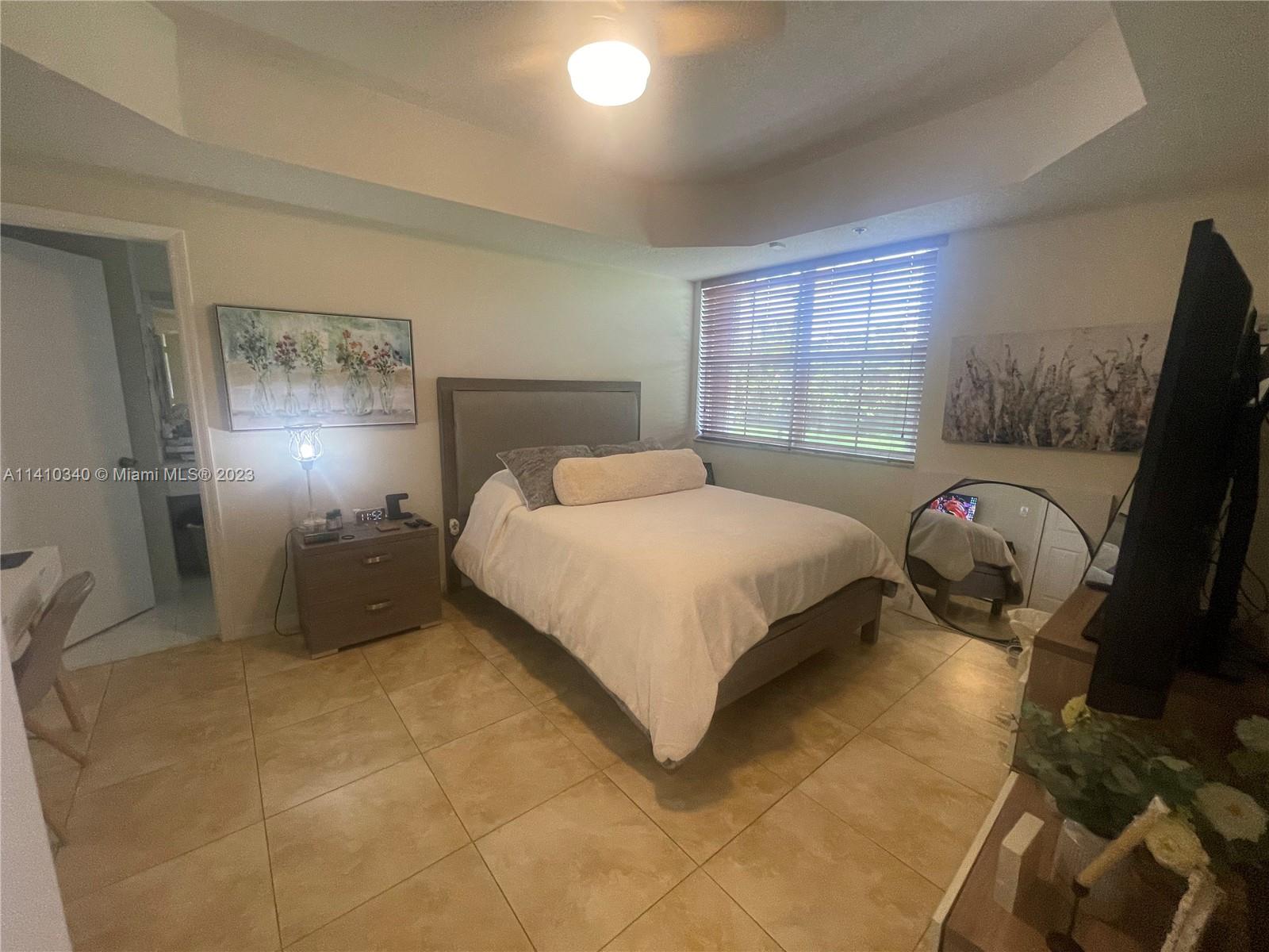 THE COURTS AT DORAL ISLES - Residential Lease