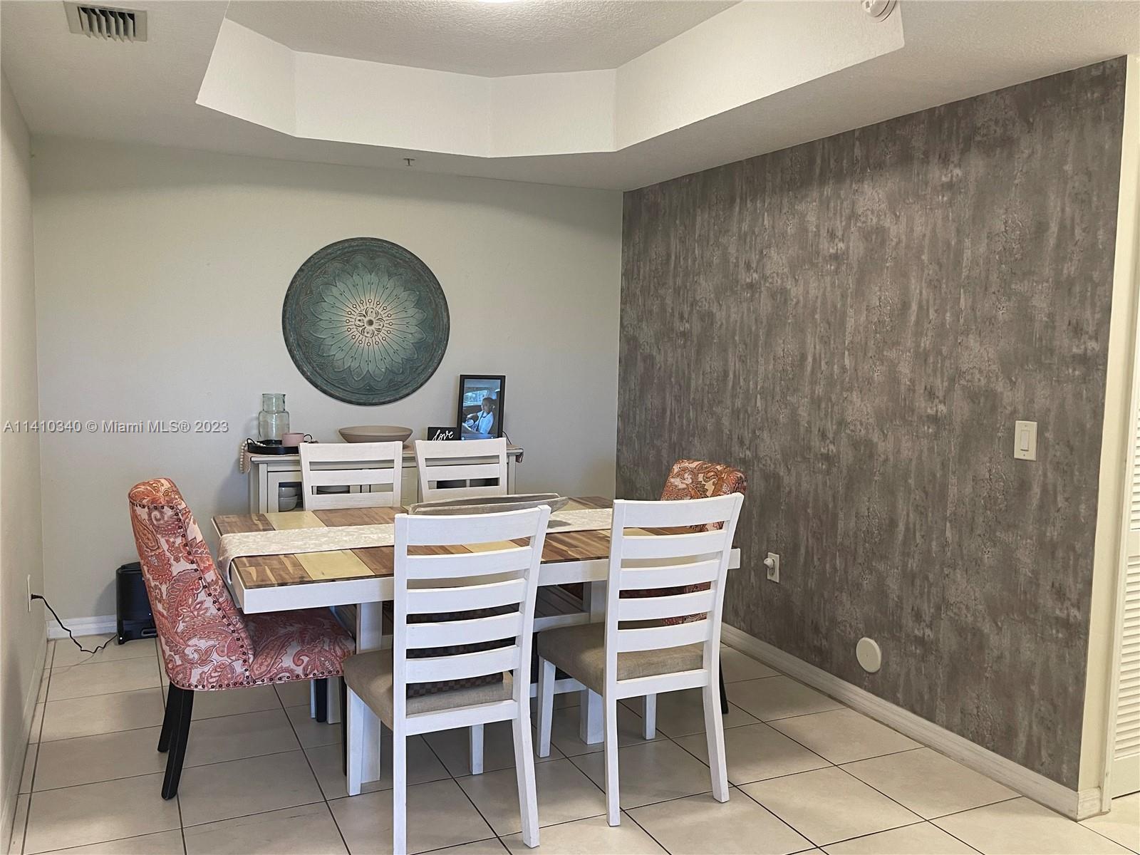 THE COURTS AT DORAL ISLES - Residential Lease