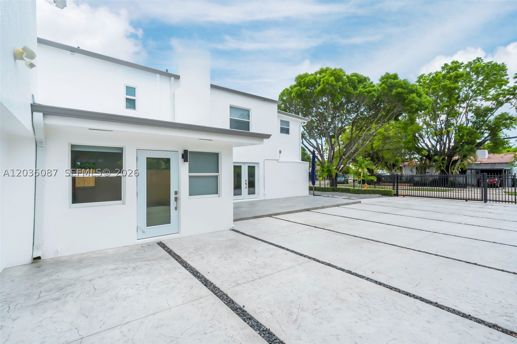 FAIRMONT PARK - Residential Income