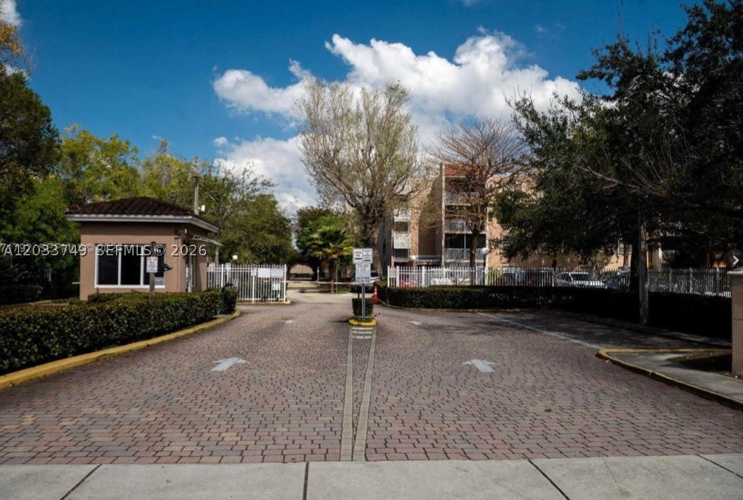 SUMMIT CHASE CONDO - Residential Lease