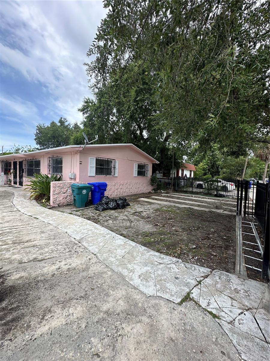 BUENA VISTA GARDENS - Residential Lease