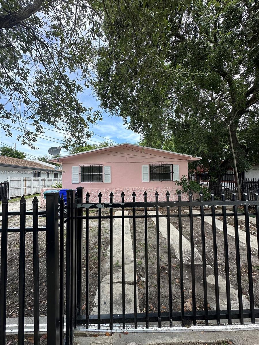 BUENA VISTA GARDENS - Residential Lease