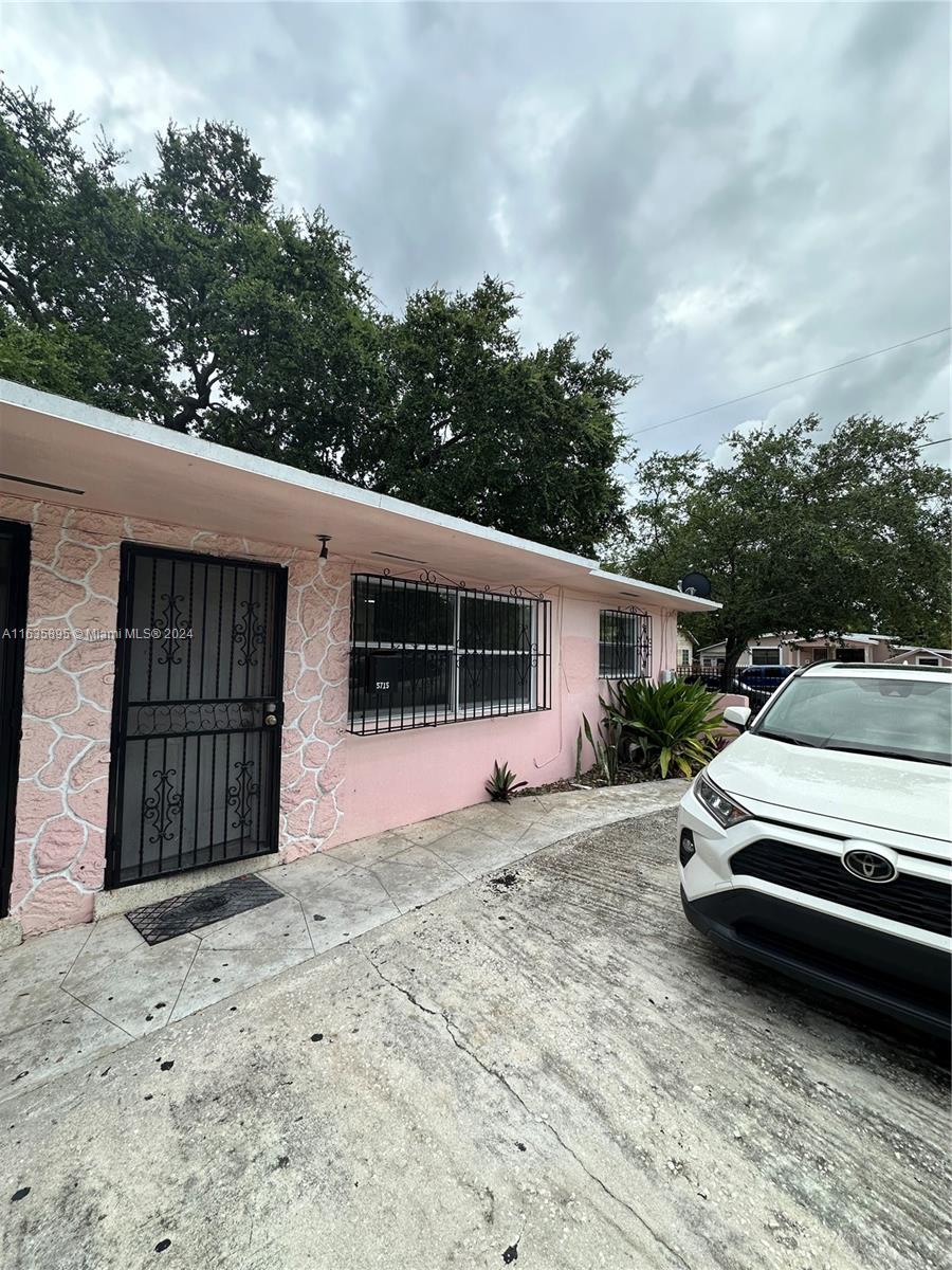 BUENA VISTA GARDENS - Residential Lease