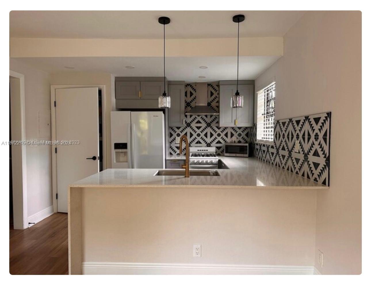 PEMBROKE ARMS CONDO APTS - Residential Lease