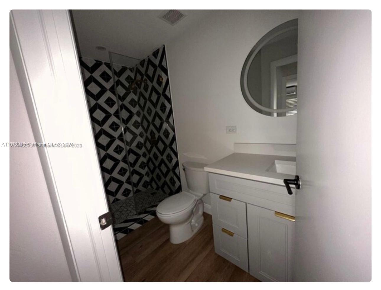 PEMBROKE ARMS CONDO APTS - Residential Lease