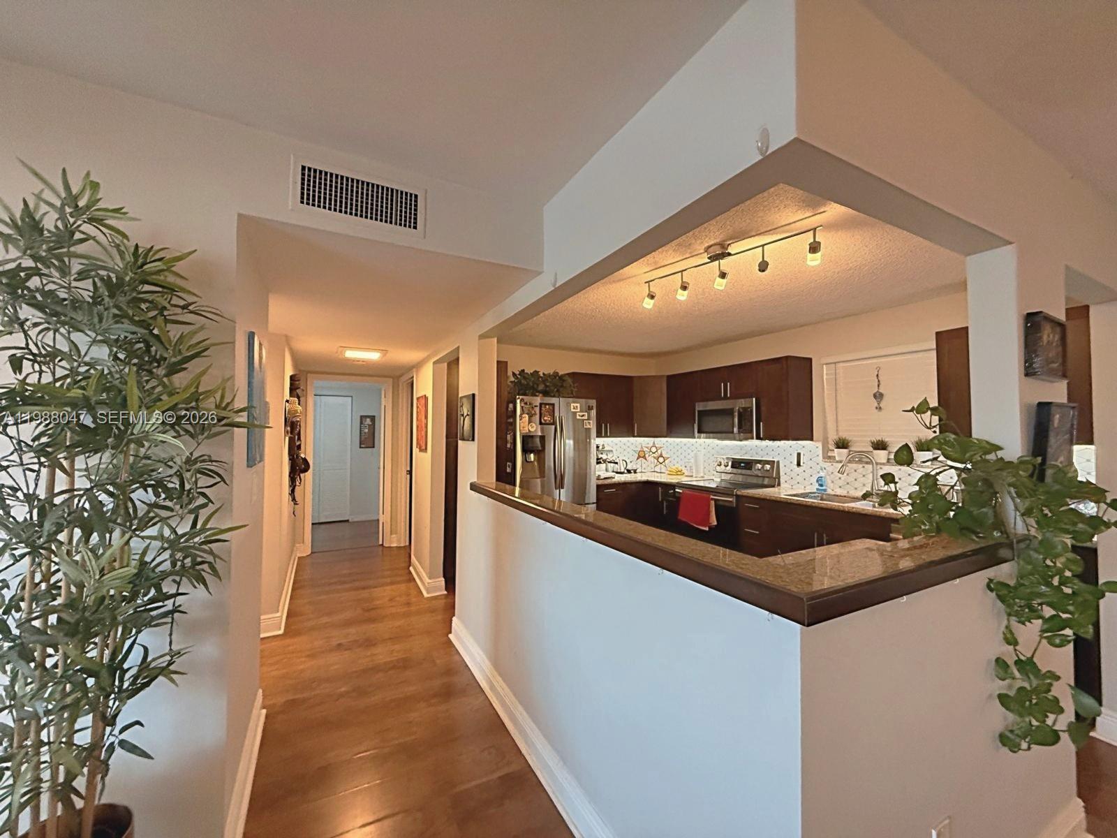 SUMMERTREE VILG CALIF CL - Residential
