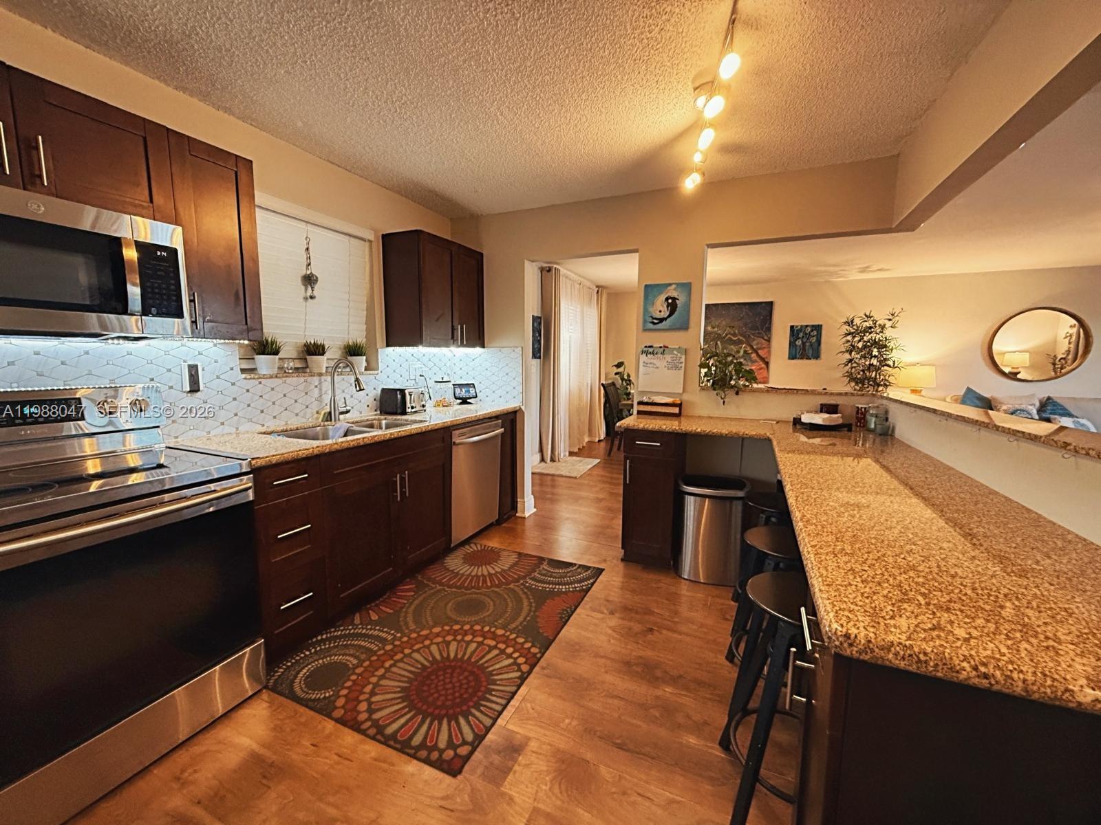 SUMMERTREE VILG CALIF CL - Residential