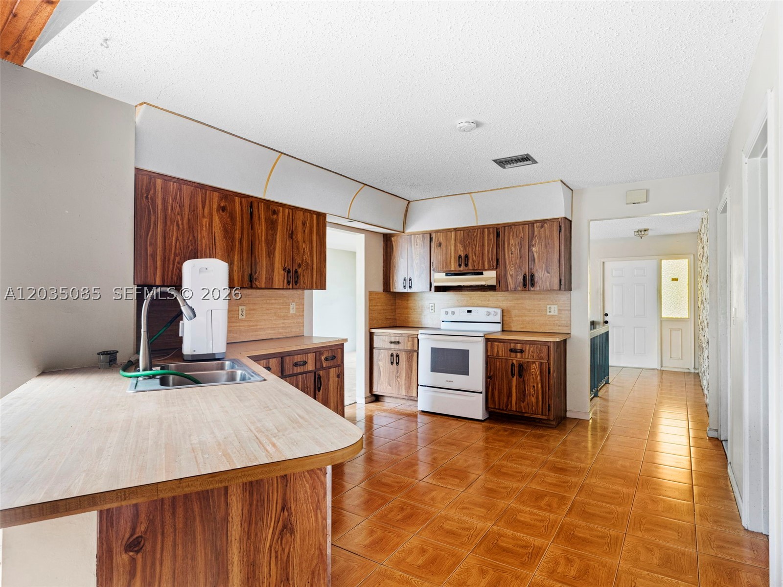 CRYSTAL HEIGHTS - Residential