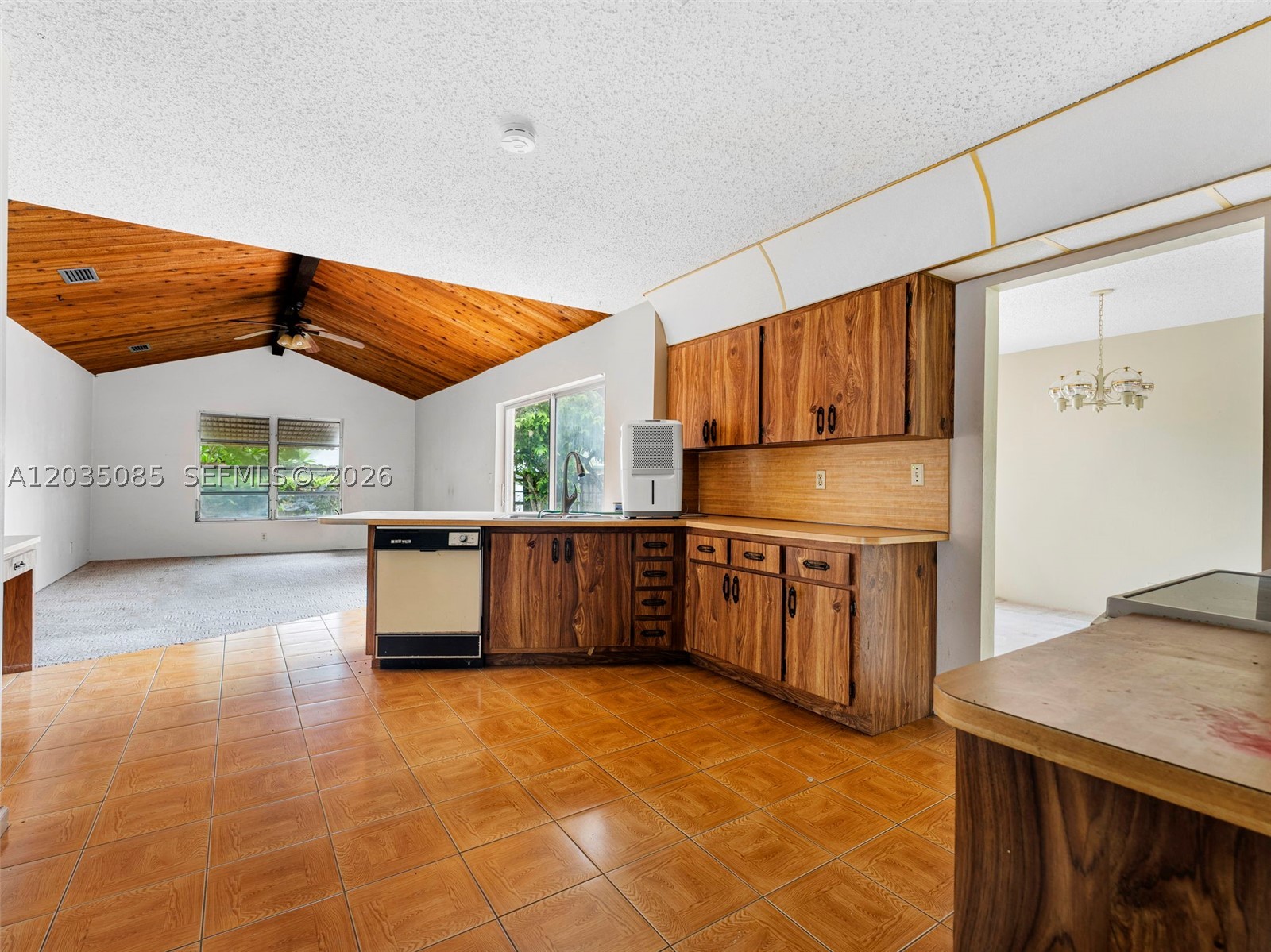 CRYSTAL HEIGHTS - Residential