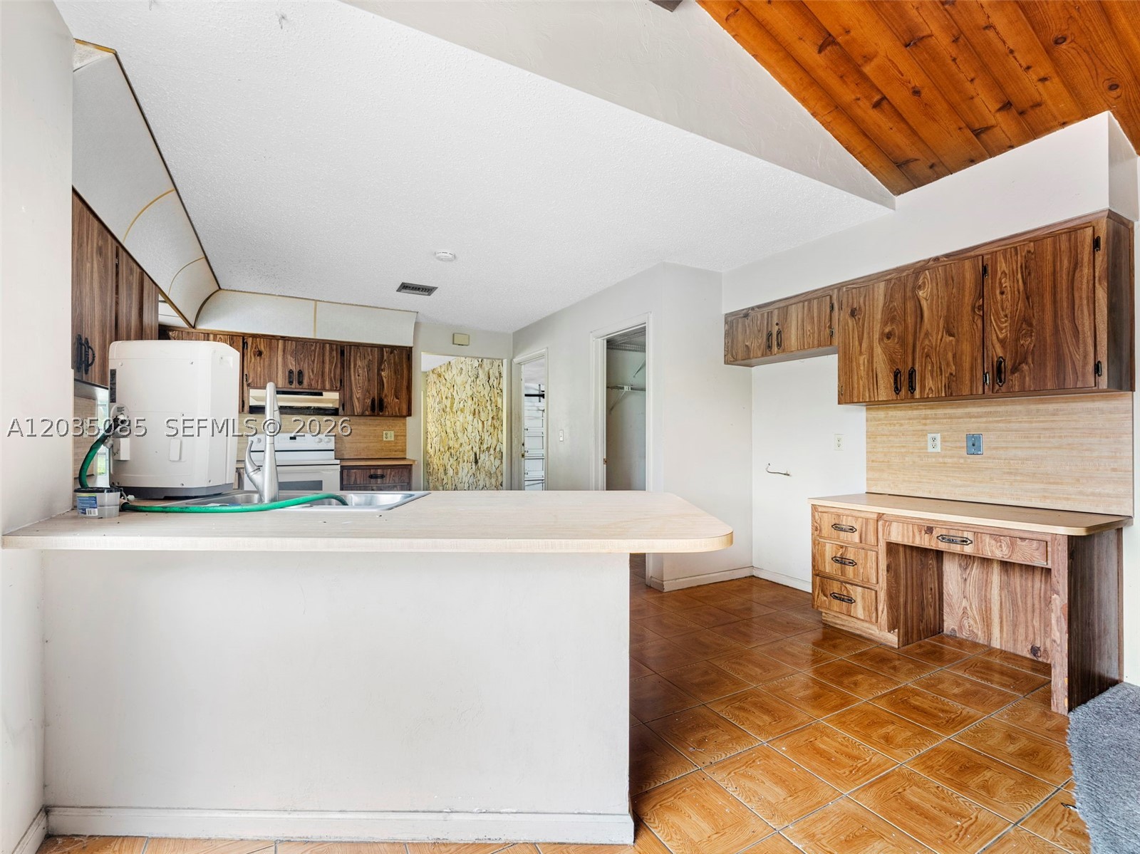 CRYSTAL HEIGHTS - Residential