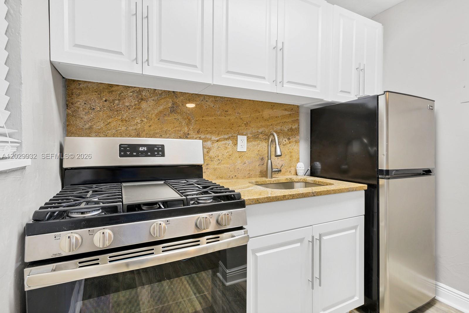SALZEDO IN THE GABLES CON - Residential Lease