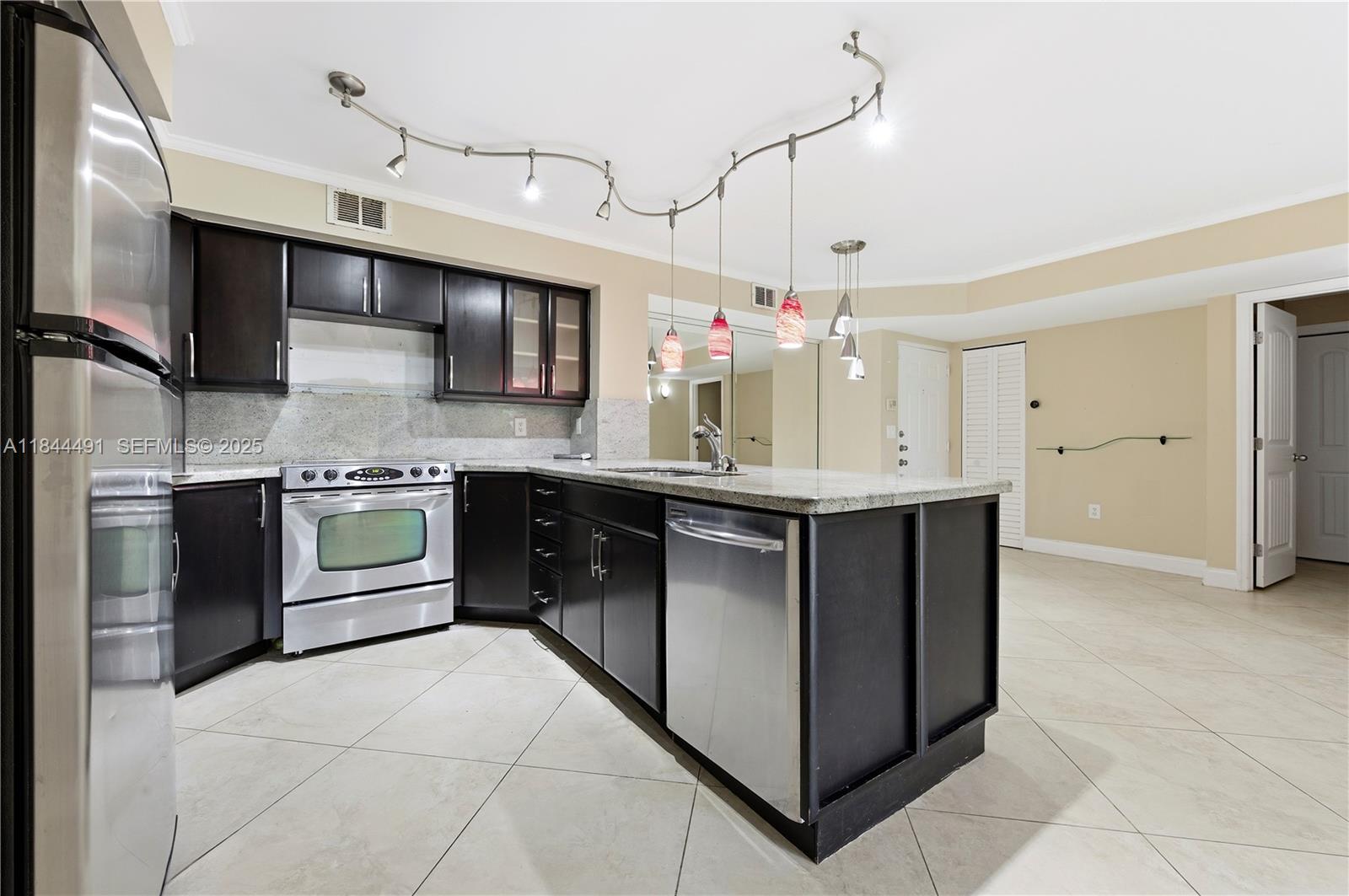 MILANO CONDO - Residential