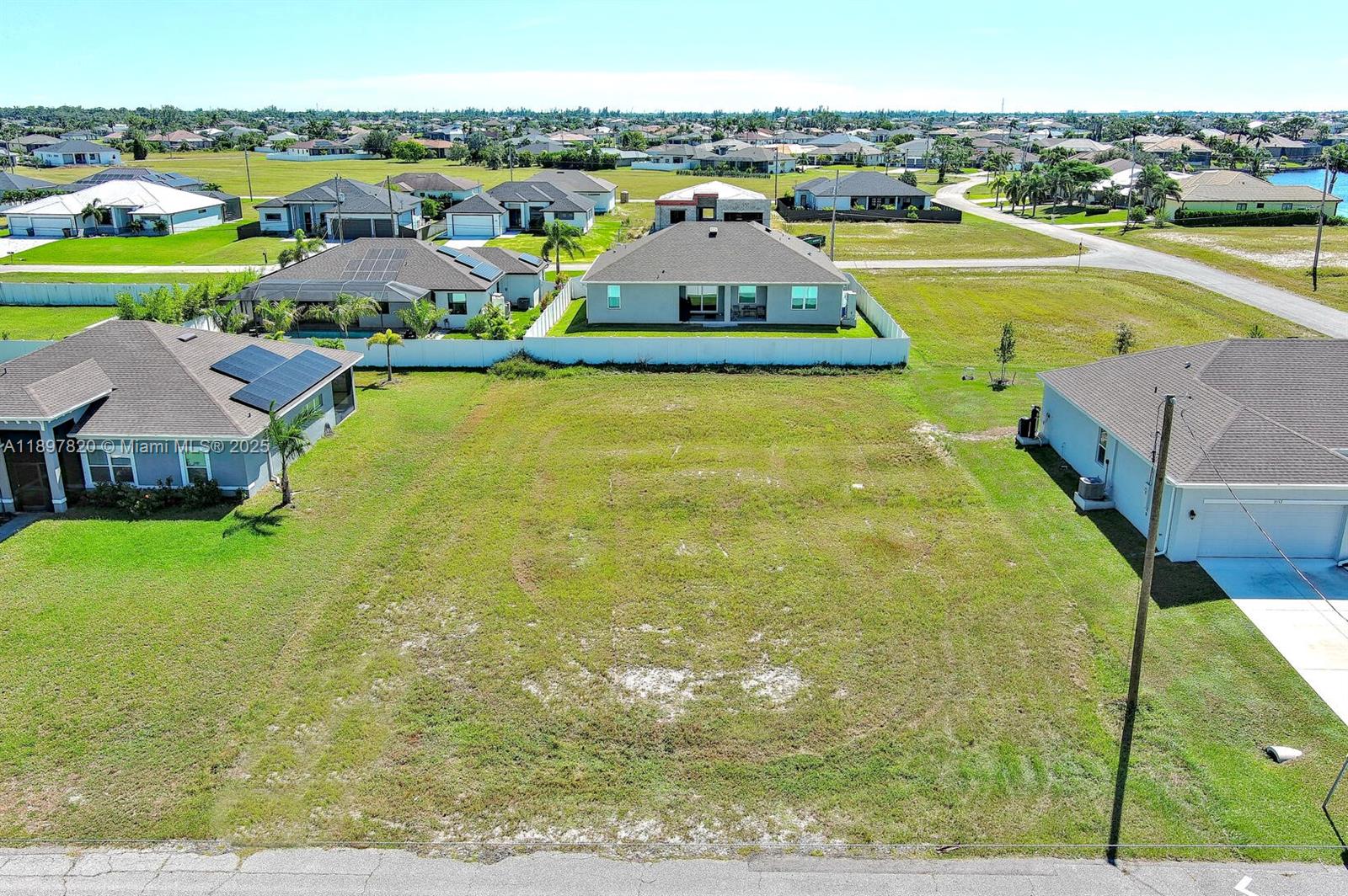 CAPE CORAL - Land