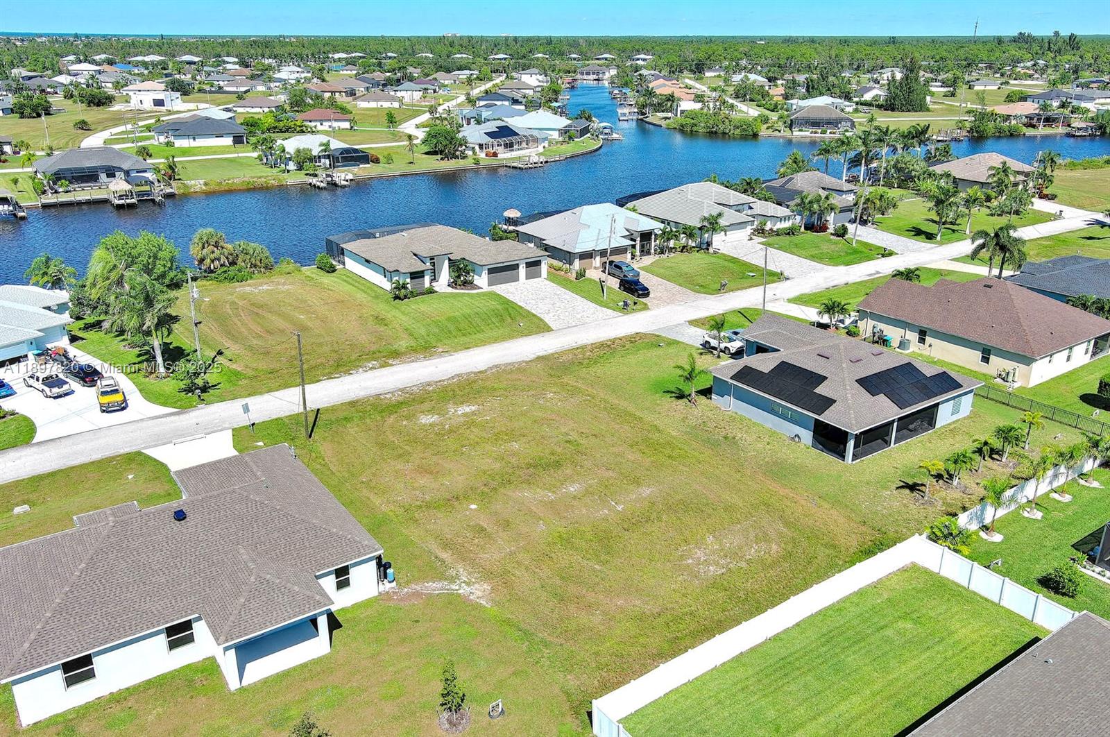 CAPE CORAL - Land