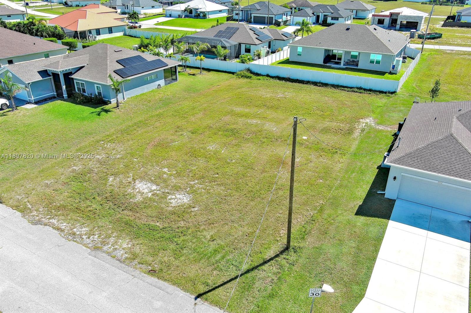 CAPE CORAL - Land