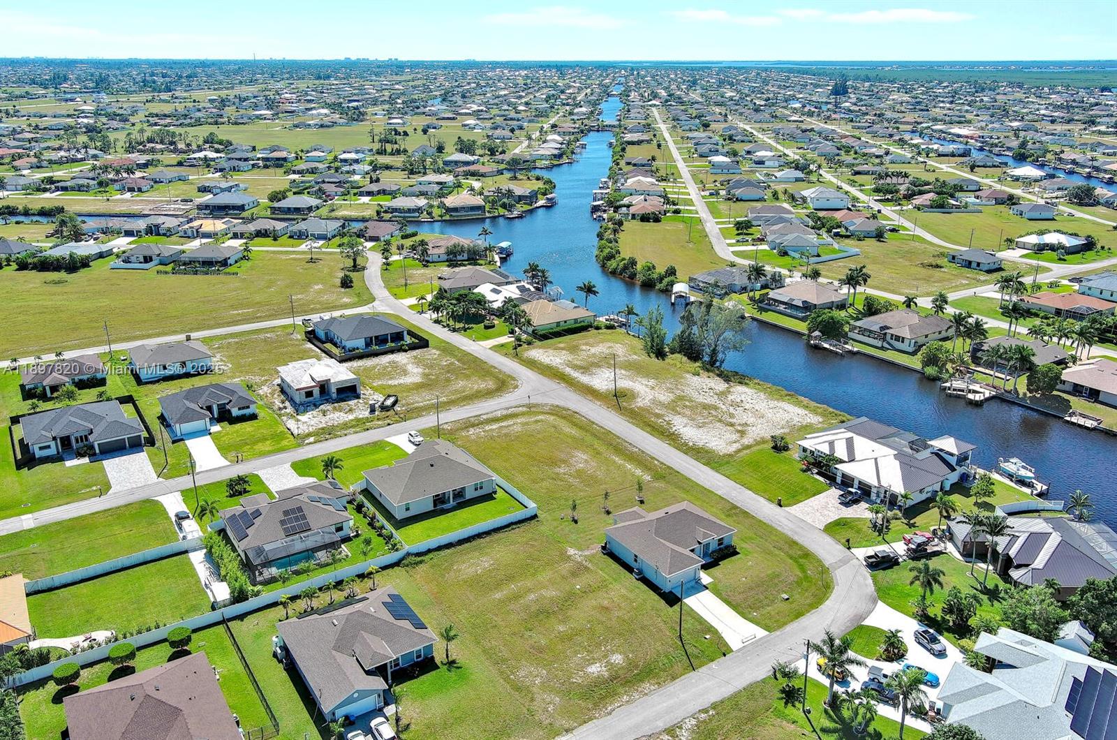 CAPE CORAL - Land