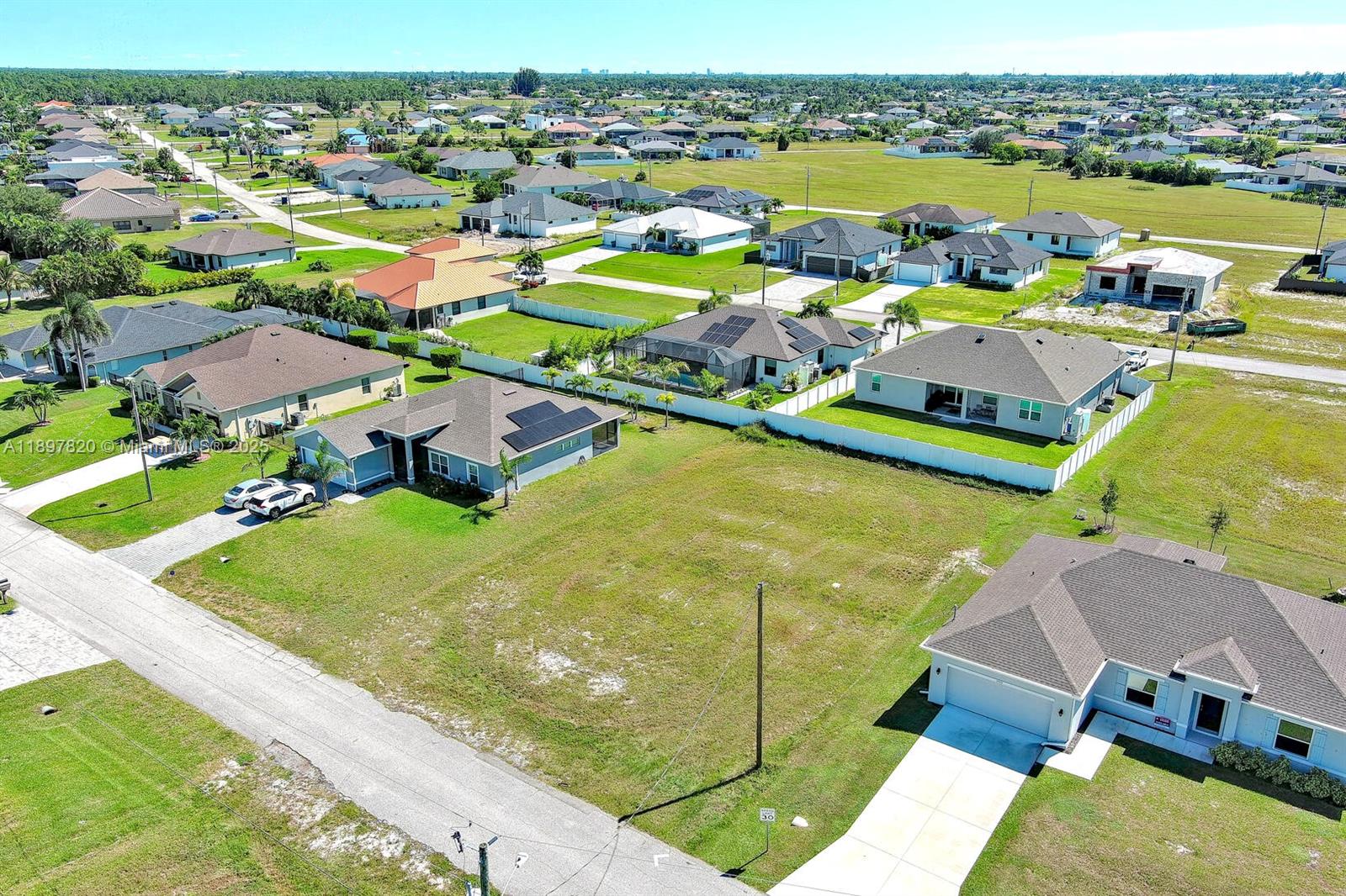 CAPE CORAL - Land