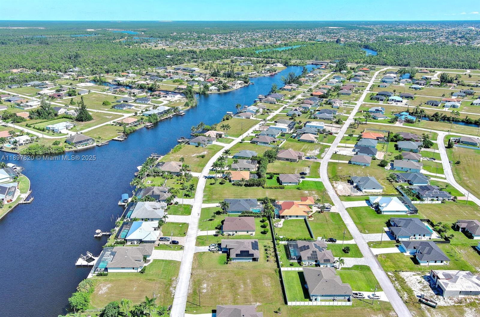 CAPE CORAL - Land