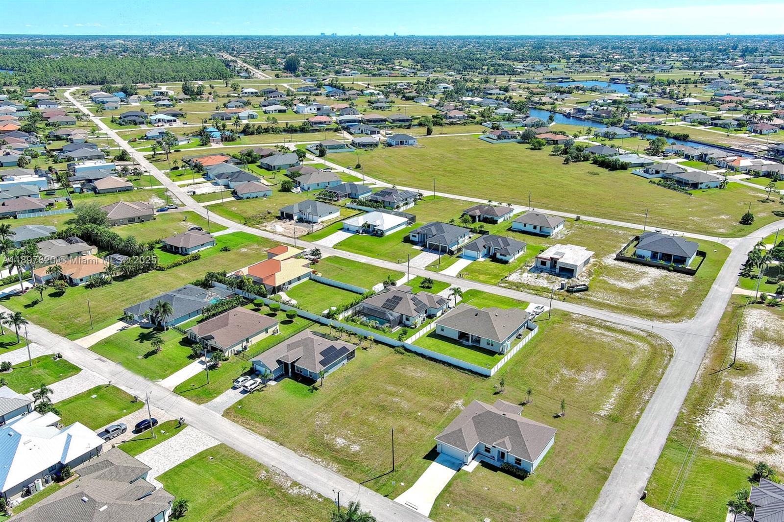 CAPE CORAL - Land