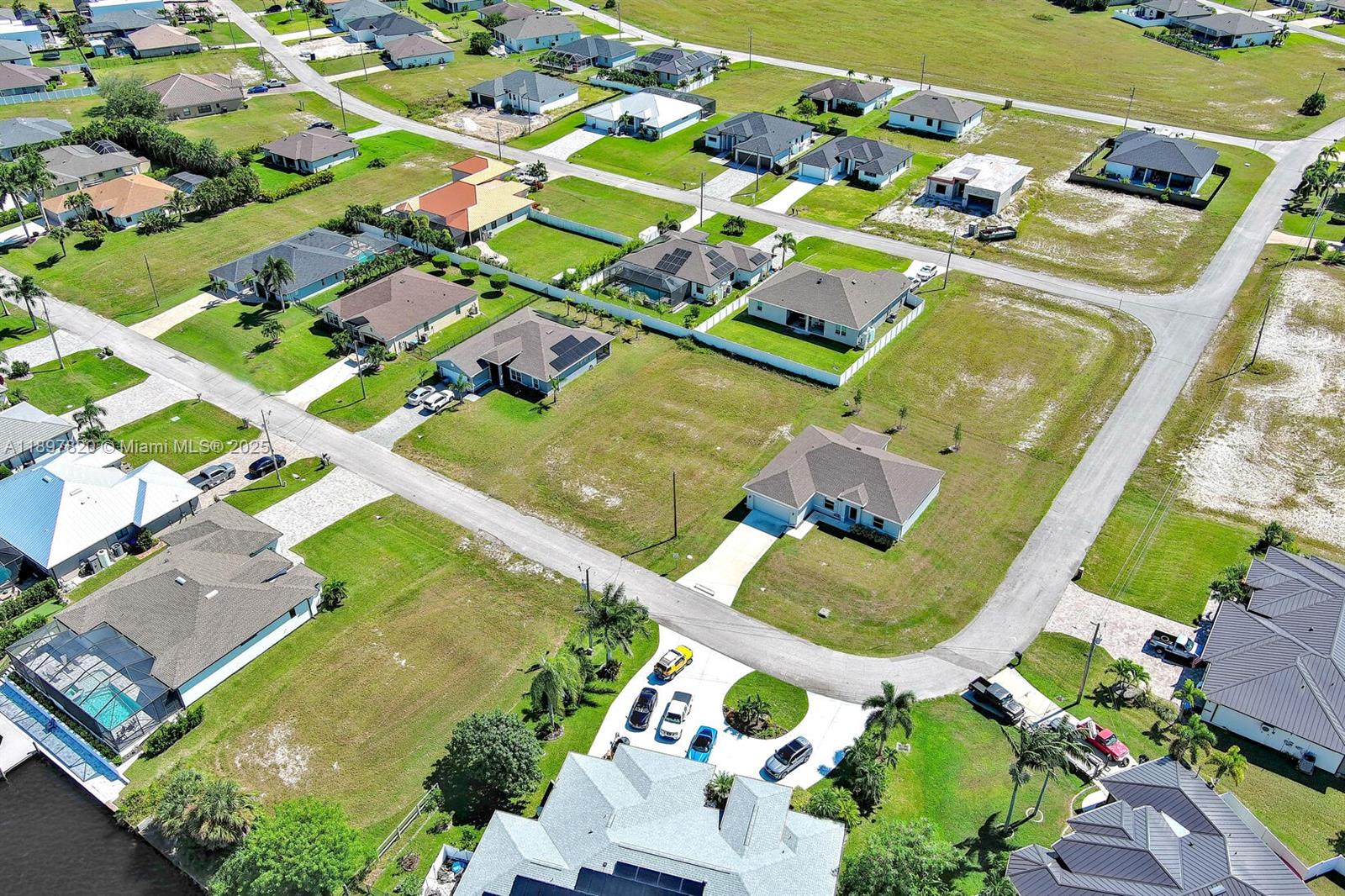 CAPE CORAL - Land