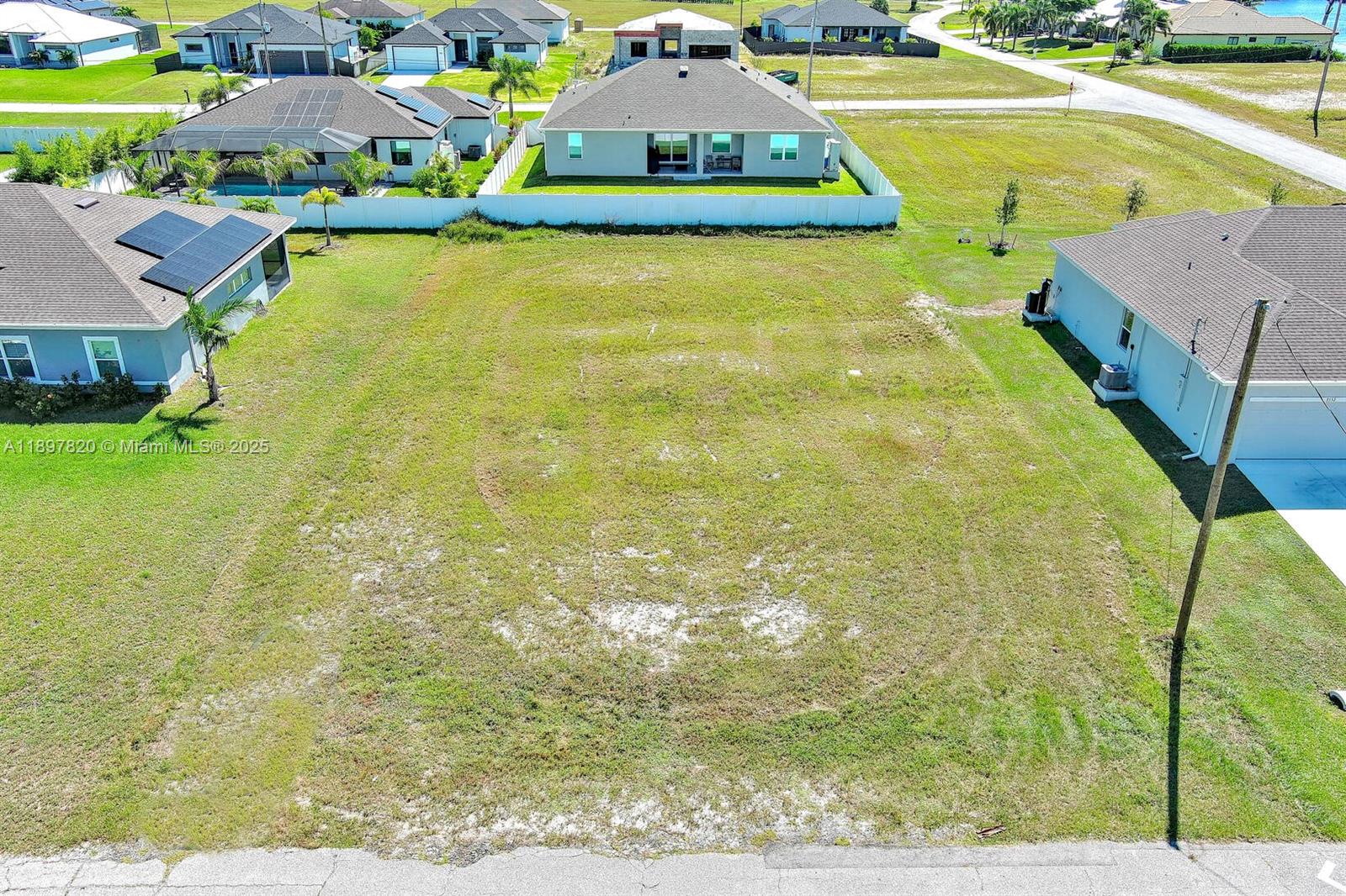 CAPE CORAL - Land