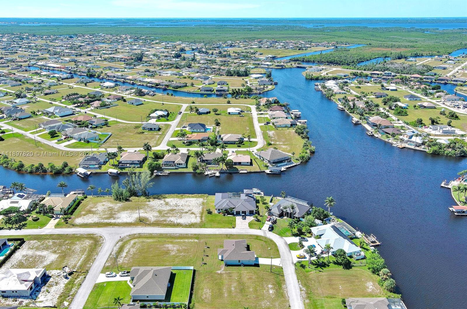 CAPE CORAL - Land