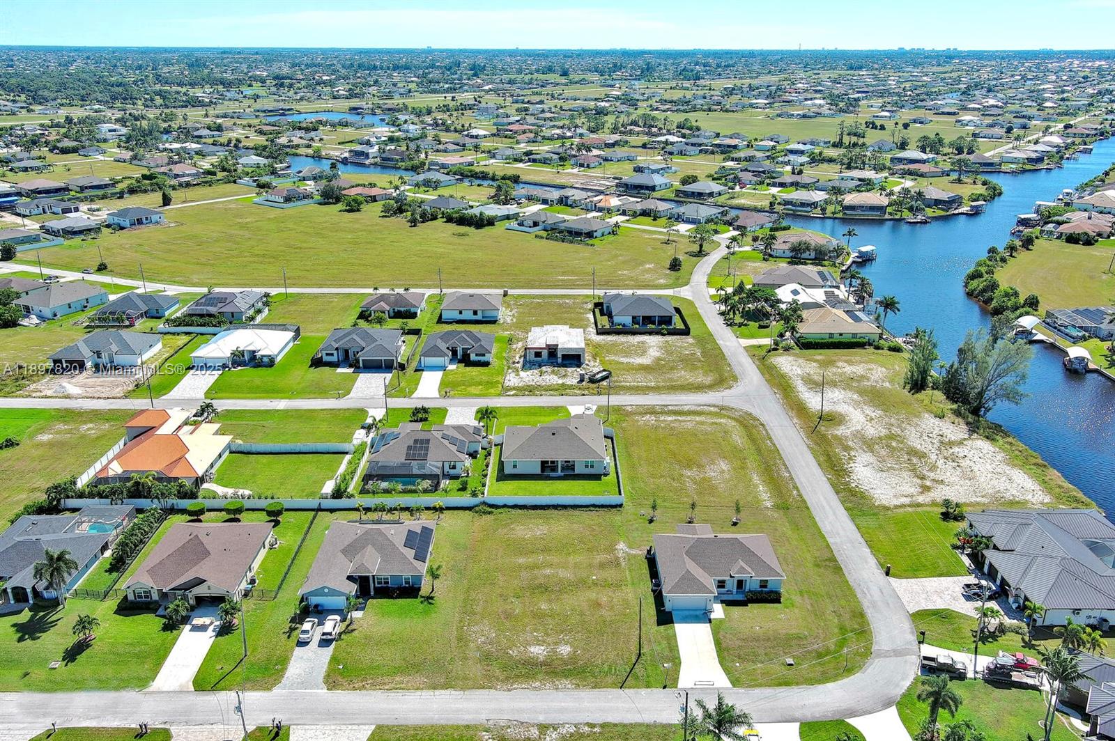CAPE CORAL - Land