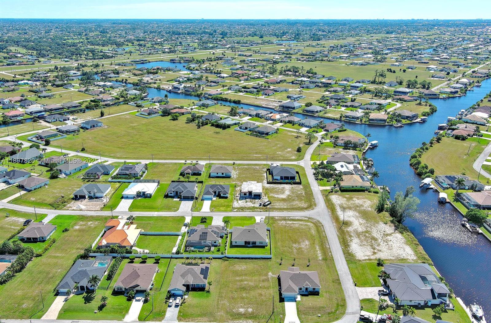 CAPE CORAL - Land