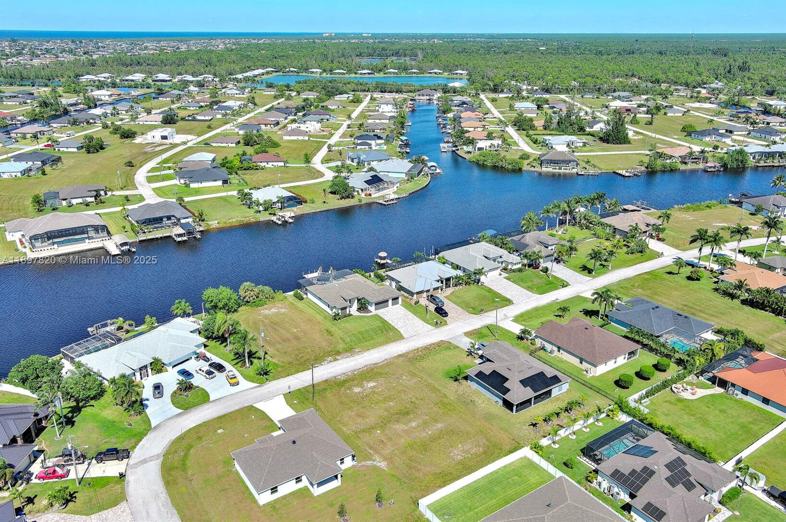 CAPE CORAL - Land