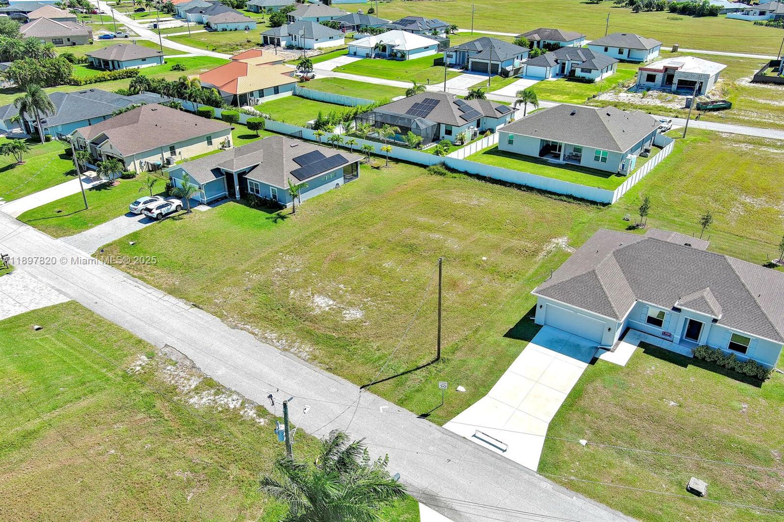 CAPE CORAL - Land