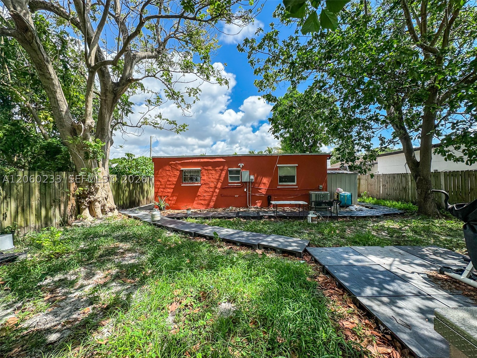 1ST ADDN PINEWOOD PK - Residential