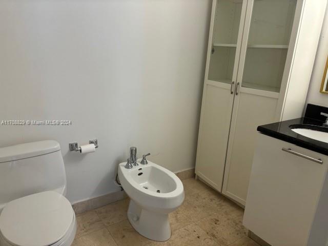 LOFTS AT MAYFAIR CONDO - Residential Lease