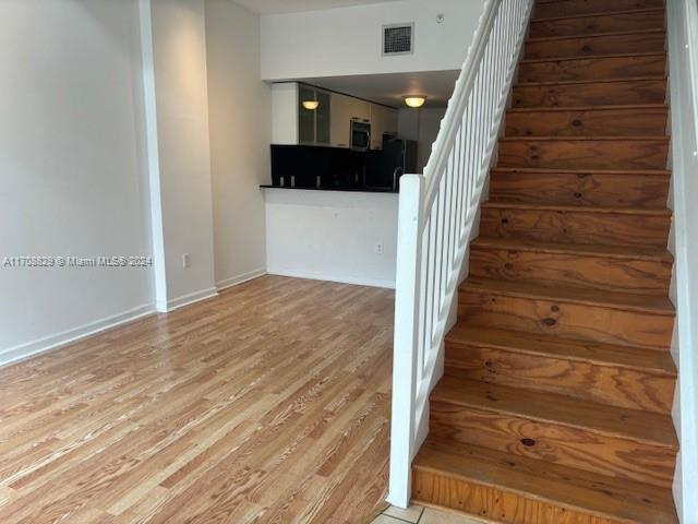 LOFTS AT MAYFAIR CONDO - Residential Lease