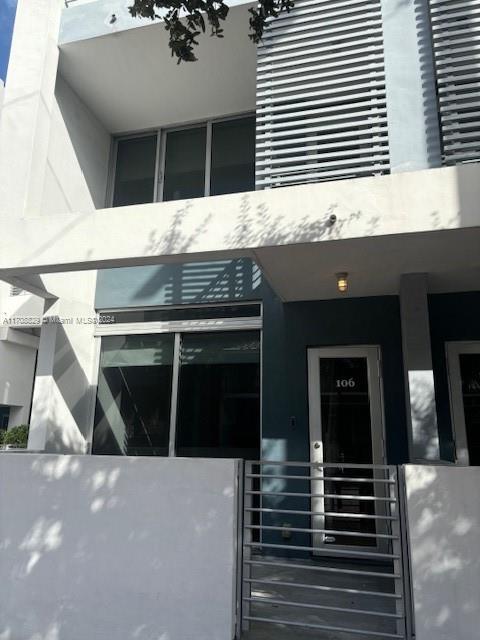 LOFTS AT MAYFAIR CONDO - Residential Lease