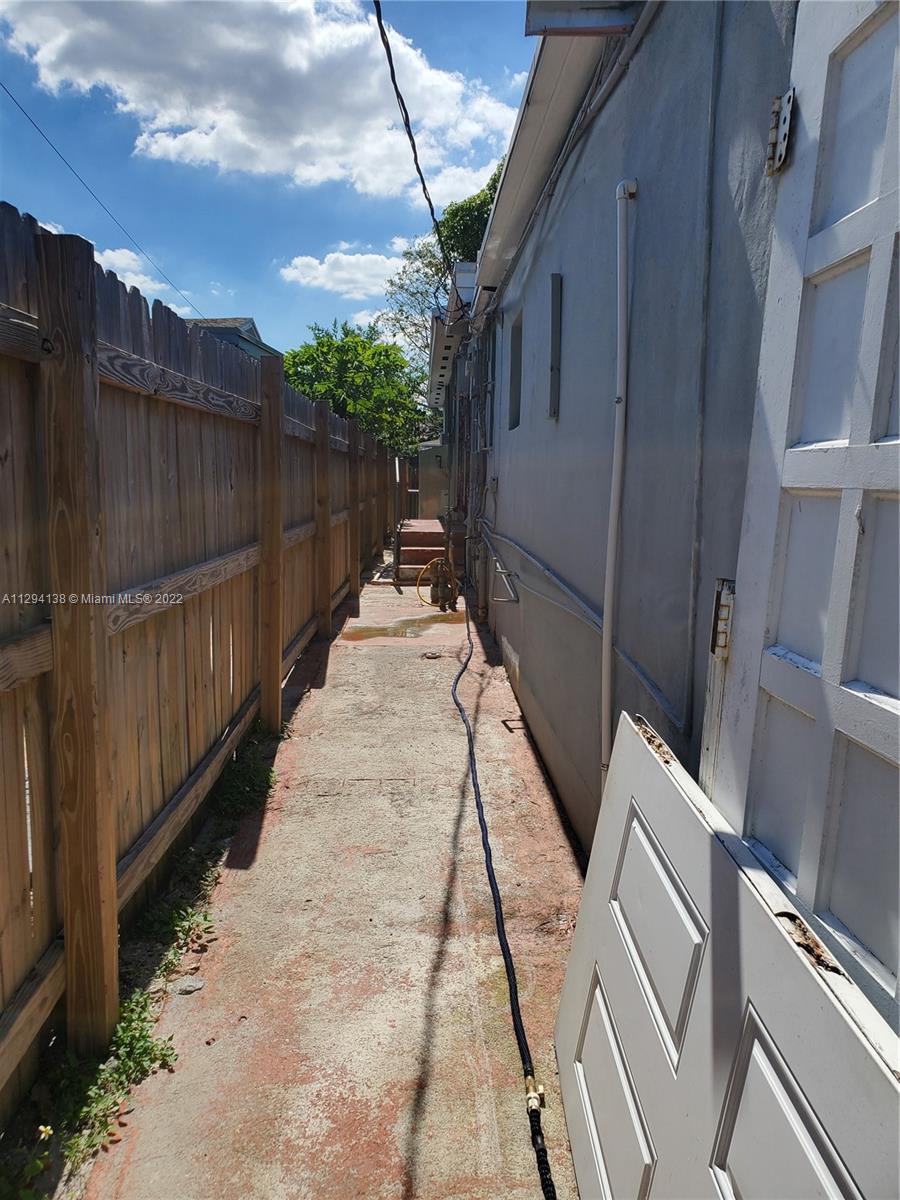 6TH ADDN TO HIALEAH - Residential