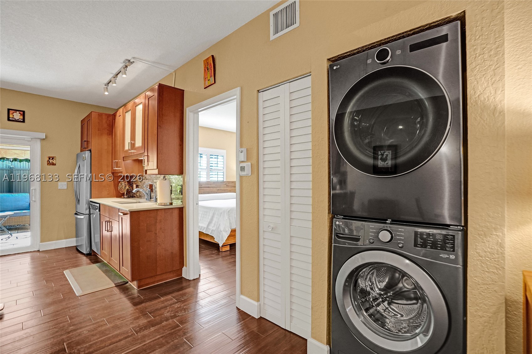 WASHINGTON PALMS CONDO - Residential