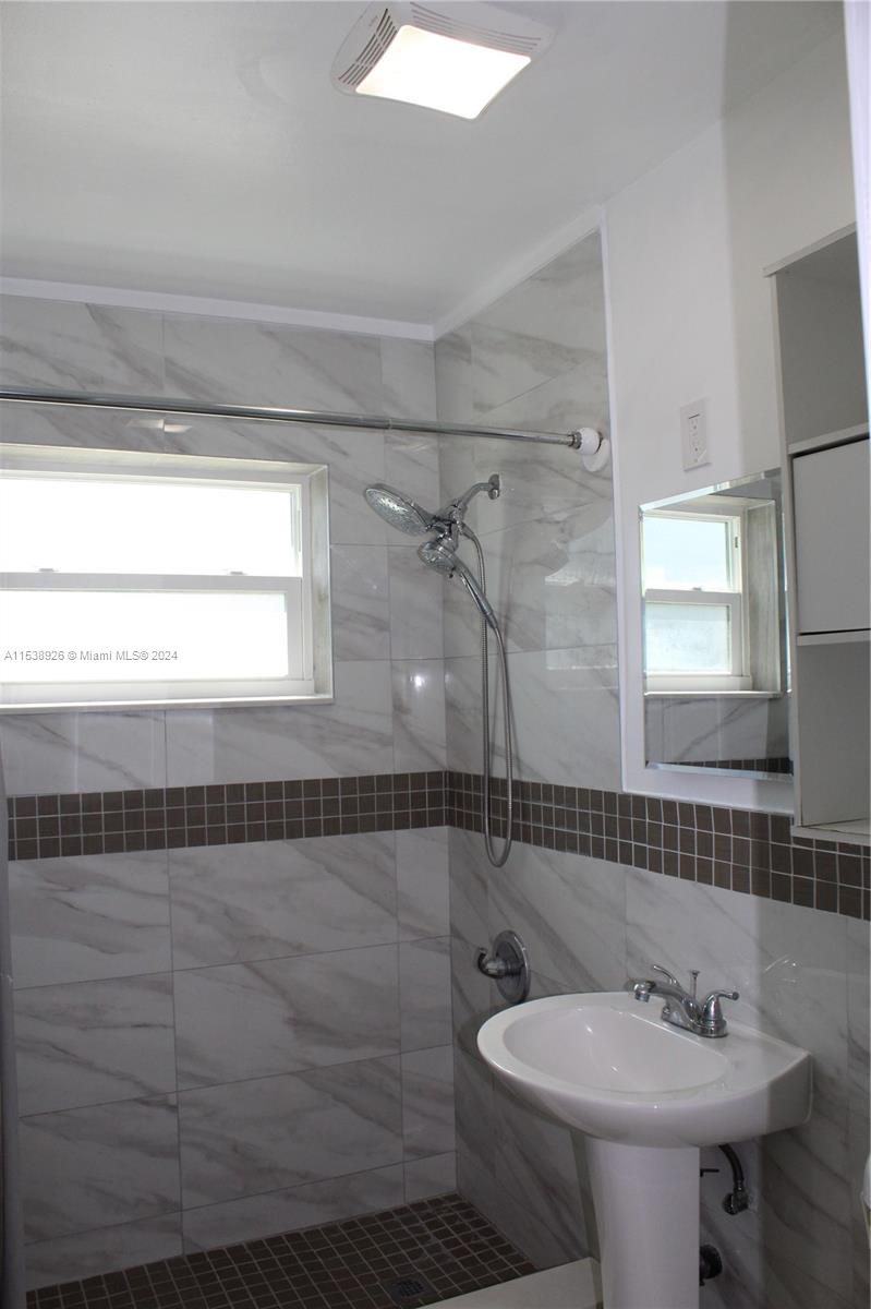 DIXIE ESTATES 1ST ADDN - Residential Lease