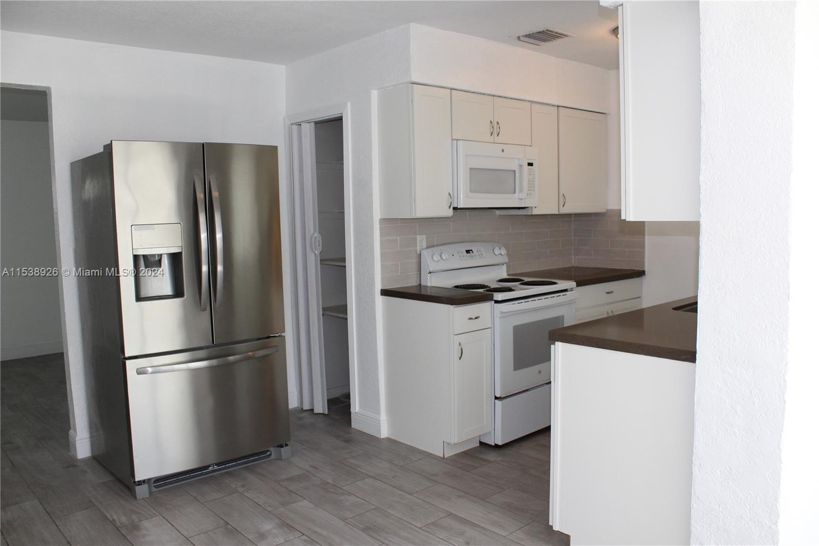 DIXIE ESTATES 1ST ADDN - Residential Lease